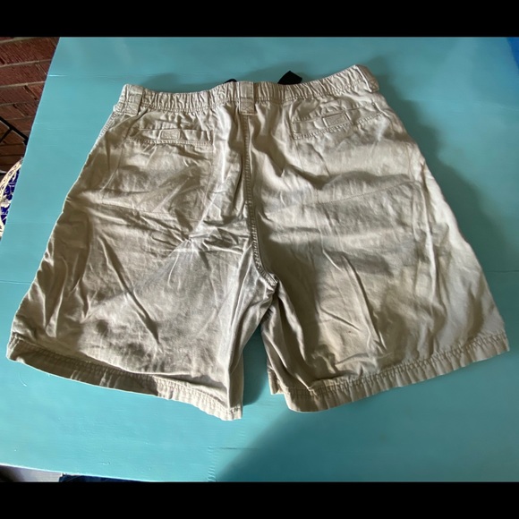 VF Jeanswear LP Mens Beige Cargo Shorts size 40 - Picture 2 of 3